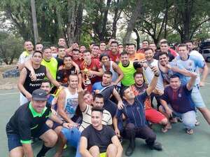 El día que Ronaldinho deslumbró en un torneo de presos y ayudó a ganar un lechón - Nacionales - ABC Color