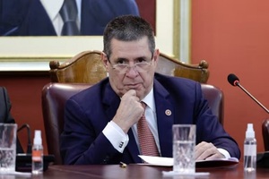 Horacio Cartes acude a sanatorio para estudios de control