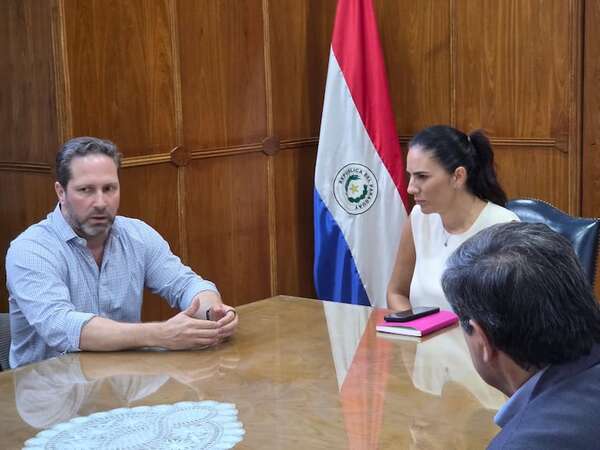 Mientras cuestiona deuda de US$ 360 millones, Cavialpa felicita a ministra del MOPC por su cumpleaños - Economía - ABC Color