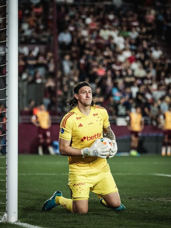 Cássio sufre una grave lesión de ligamentos y pasará por el quirófano - Fútbol de Intermedia - ABC Color