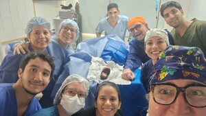 Canela hace historia: Primera perrita en Paraguay con prótesis mandibular tras exitosa cirugía