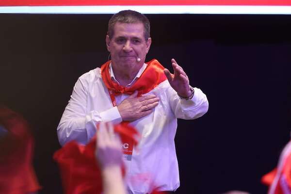 Esto dice la ANR sobre el retorno de Horacio Cartes a un sanatorio - Política - ABC Color