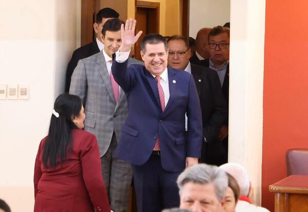 Horacio Cartes acudió al sanatorio para un chequeo de rutina, aclaró su médico de cabecera | Unicanal