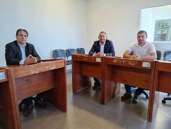 Tribunal Electoral ordena reponer el cargo a ediles opositores expulsados en Cambyretá - Política - ABC Color