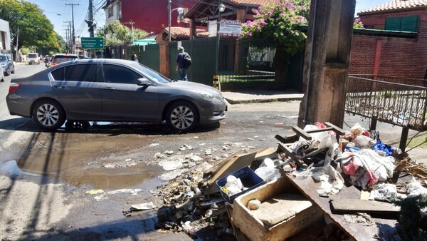 Basura, baches y caos vehicular ya son normales para vecinos de Molas López