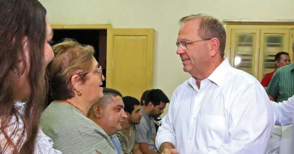 La Nación / Camilo Pérez presenta propuestas este sábado en recorrido por el barrio Jara