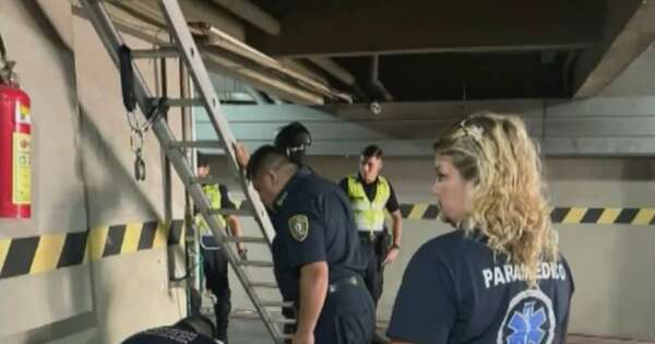 La Nación / Bomberos rescataron trabajador intoxicado con pintura en un tanque subterráneo