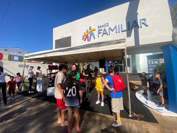Banco Familiar celebra la Vuelta a Clases con música, juegos y premios en Encarnación