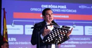 La Nación / Cerca de 300 paraguayos en Barcelona se informan sobre Che Róga Porã