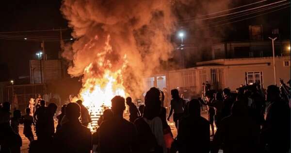 La Nación / Queman una sede del Partido Comunista de Cuba en protestas