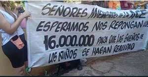 La Nación / Tesorera acusa un robo y padres dudan