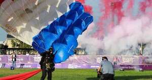 La Nación / Escuela de la Fuerza Aérea: 60 años de vida y 14.700 paracaidistas de élite