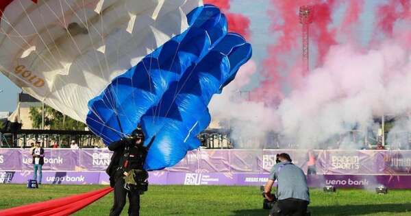 La Nación / Escuela de la Fuerza Aérea: 60 años de vida y 14.700 paracaidistas de élite