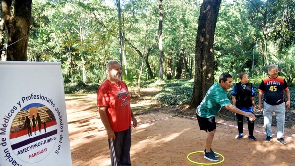 Petanca, juego que gana adeptos entre adultos mayores y jóvenes