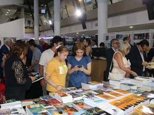 La Feria del Libro Chacú-Guaraní celebra la lectura con fuerte presencia sanlorenzana » San Lorenzo PY