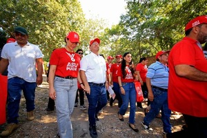 Popular / Pobladores de la Chacarita vy'ape recibieron a Camilo Pérez