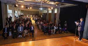 Diario HOY | Barcelona: muchos paraguayos expresan interés en Che Róga Porã