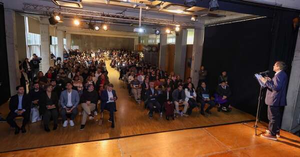 Diario HOY | Barcelona: muchos paraguayos expresan interés en Che Róga Porã