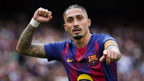 Barcelona golea y se afianza en la cima