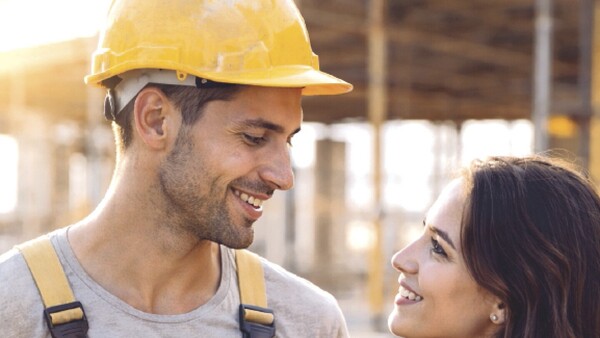 “DEBO SER INGENIERO PARA QUE ME ACEPTE, PERO SOY ALBAÑIL”