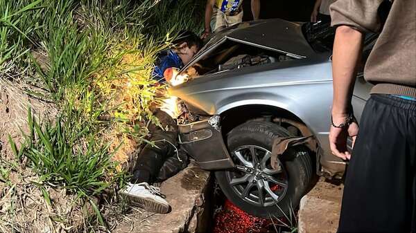 Menor habría provocado choque al intentar defender a su madre de su padre armado - Policiales - ABC Color