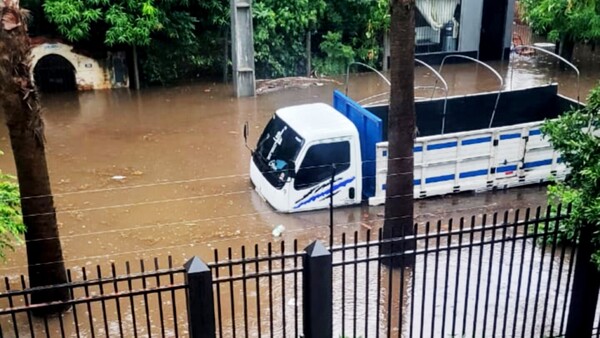 San Pablo es “una gran piscina” y los vecinos exigen que Bello actúe