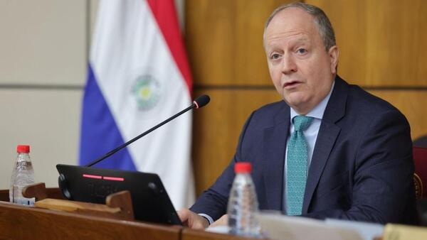 Lo que tenés que saber: Valdovinos dejará el MEF, ingresos de Eddie Jara sube 482,6% y flete fluvial más caro