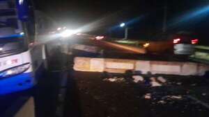 Un colectivo con 40 pasajeros sufrió un accidente sobre la Ruta PY02 en Caacupé - Nacionales - ABC Color