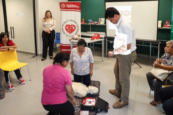 Capacita en reanimación cardiopulmonar en el Ministerio de la Niñez - Portal Digital Cáritas Universidad Católica