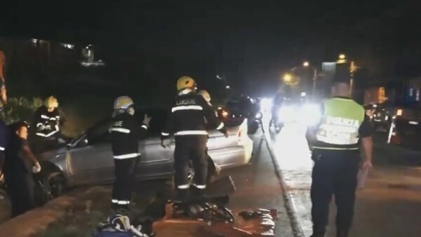 Motociclista es atropellado por adolescente que huía con su madre de un peligro de muerte