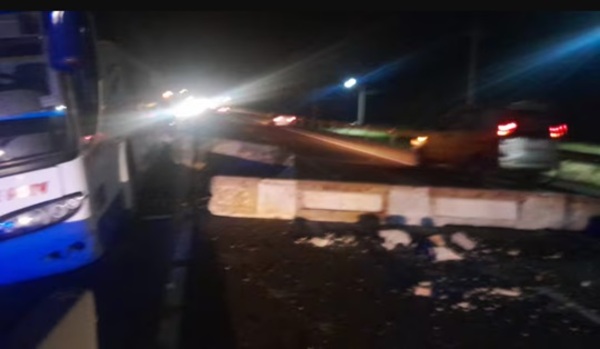 Bus con 40 pasajeros sufre accidente en Ruta PY02