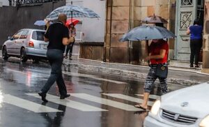 Anuncian inicio de semana con lluvias acompañada de actividad eléctrica