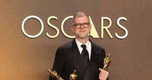 La Nación / Paul Thomas Anderson se consagró con tres estatuillas por “Una batalla tras otra”