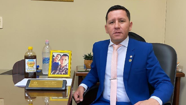 Yolanda recolecta firmas para presentar libelo acusatorio contra Chaqueñito