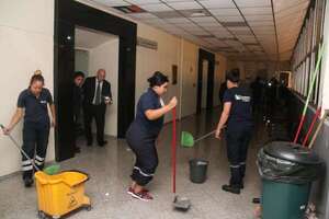 Palacio de Justicia: lluvias provocan desprendimiento de cañería y suspenden juicios - Nacionales - ABC Color