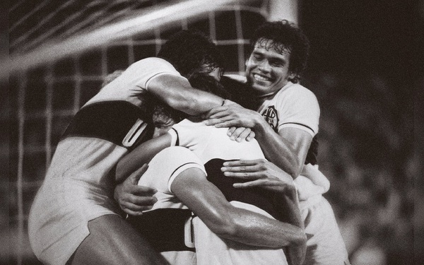 La noche del vendaval franjeado para otra estrella internacional en la vitrina de Olimpia