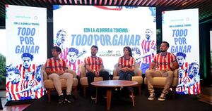 La Nación / ueno bank lanza “Nivel Mundial”, campaña que llevará a hinchas a ver a la Albirroja en el mundial