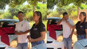 Desde España le regalaron a su papá un auto por su cumple