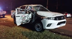 Abuelito borracho embistió patrullera y dejó dos policías heridos en Hernandarias - Noticiero Paraguay