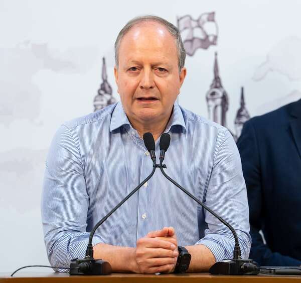 Gobierno anuncia “economía de guerra” por abrupta caída en la recaudación - Economía - ABC Color