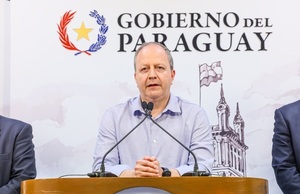 Fernández Valdovinos desiste de renuncia y anuncia plan contra deudas fiscales