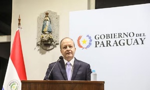 Ministro de Economía descarta renuncia y adelanta plan de "ajuste de cinturones" - OviedoPress