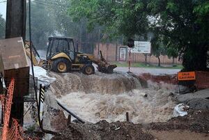 Asunción: Lluvias generaron caos y “aguaron” reinicio de obras prometidas por Bello - Nacionales - ABC Color