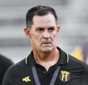 Guaraní: El Cacique despide a Bernay - Guaraní - ABC Color