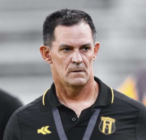 Guaraní: El Cacique despide a Bernay - Guaraní - ABC Color