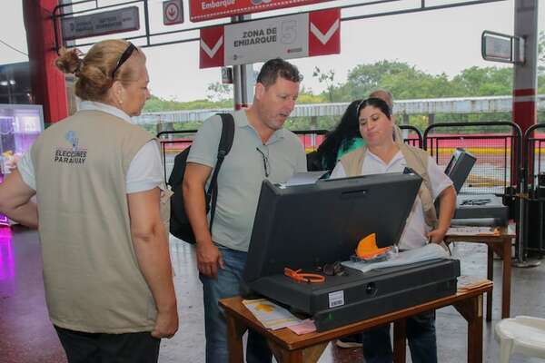 Solo en Asunción, la Justicia Electoral reparte máquinas de votos para prácticas ciudadanas - Política - ABC Color