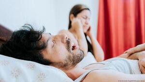 Una cirugía en el paladar reduce a la mitad la intensidad de los ronquidos en adultos