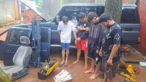 Popular / Ho'a 4 robacoches y recuperan camioneta, autopartes y 35 cédulas