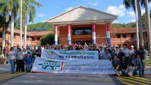 La UNA va a paro total en rechazo a la reforma de la Caja Fiscal - Nacionales - ABC Color