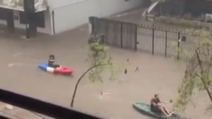 Video: Aprovecharon los raudales para usar kayaks en Luque